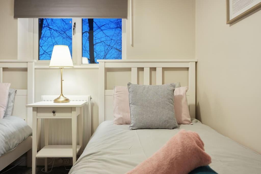 Stradbroke House - 5 Bed Townhouse, Sleeps 11, Great For Group Stays & Workers, Free Parking & Netflix - Hosted By Stay Host Save Sheffield Exterior photo