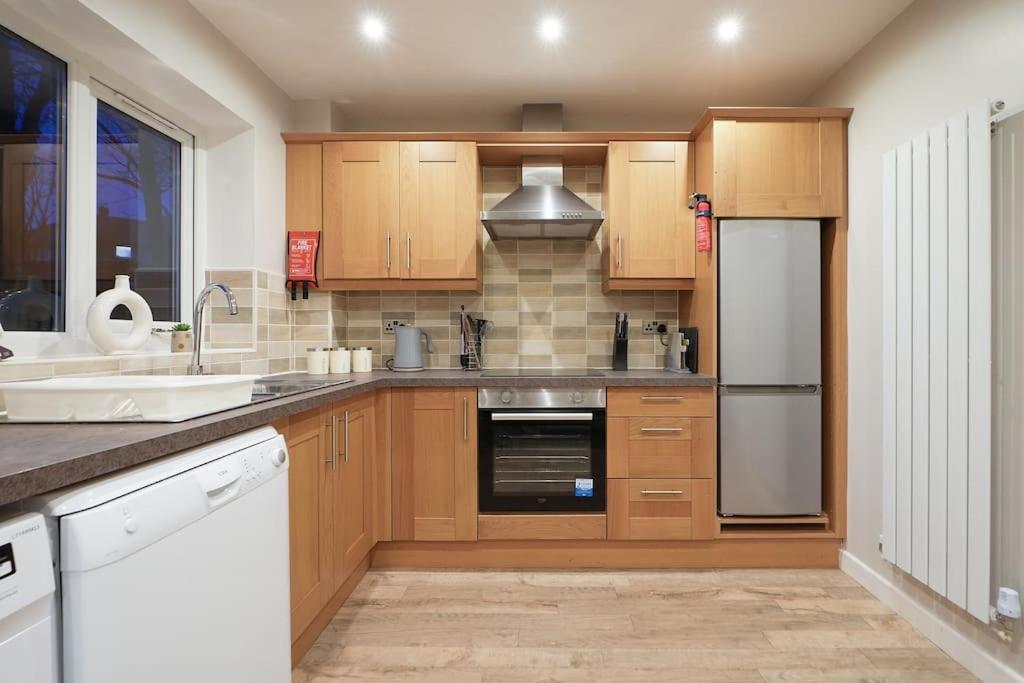 Stradbroke House - 5 Bed Townhouse, Sleeps 11, Great For Group Stays & Workers, Free Parking & Netflix - Hosted By Stay Host Save Sheffield Exterior photo
